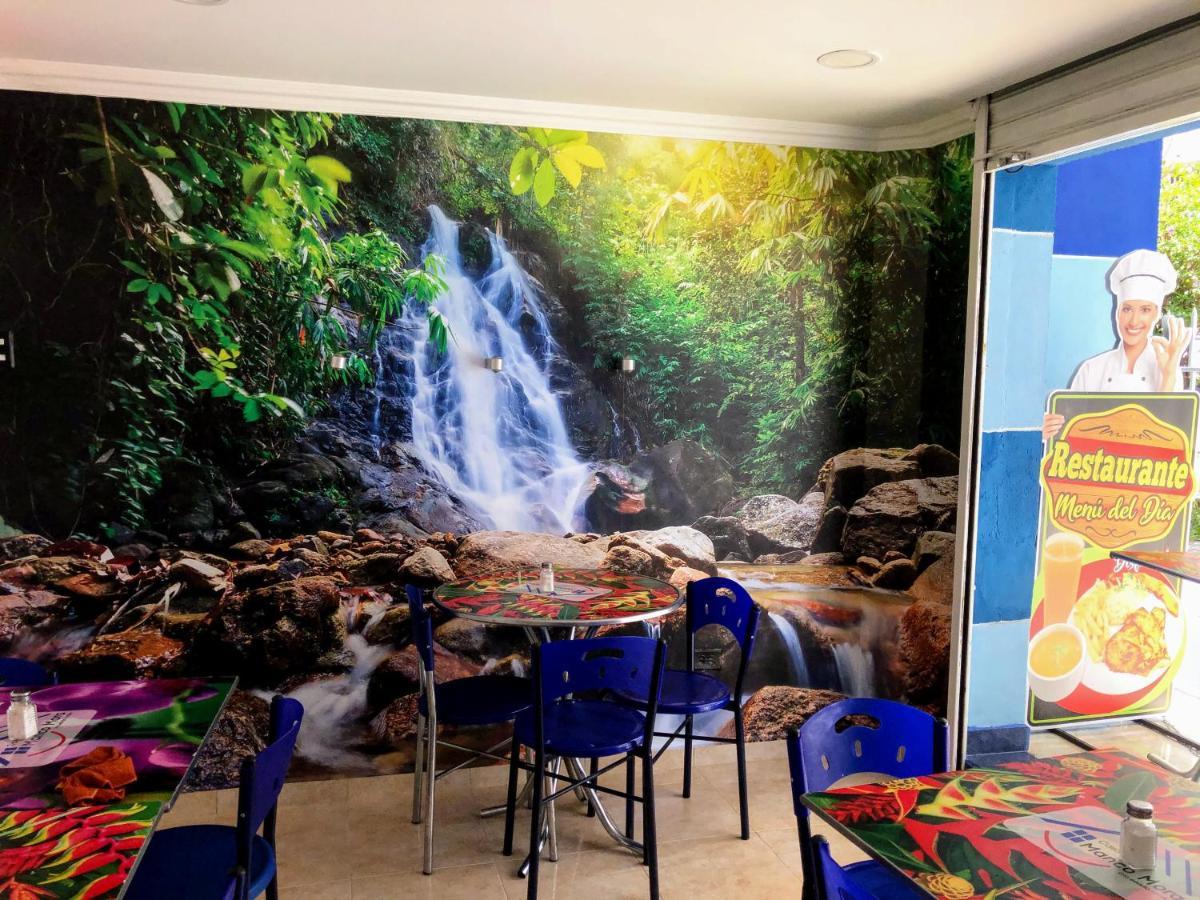 Casa Hotel Manco Mora 메딜린 외부 사진