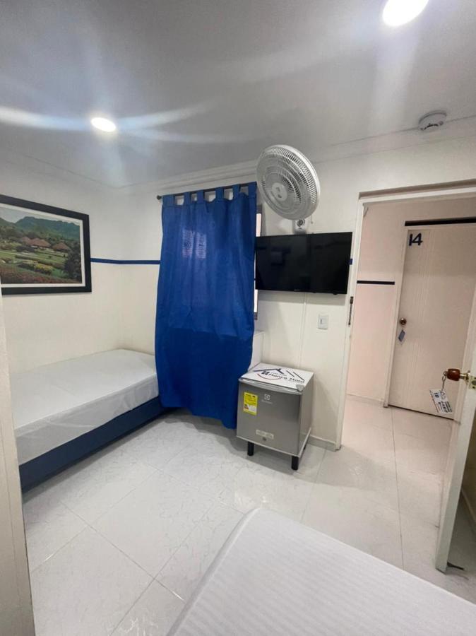 Casa Hotel Manco Mora 메딜린 외부 사진